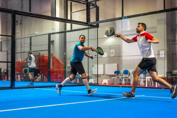 Un constructeur court de pickleball peut-il prendre en charge les formalités administratives avant les travaux ?